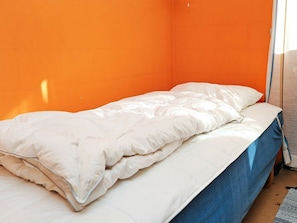 2 bedrooms, cribs/infant beds