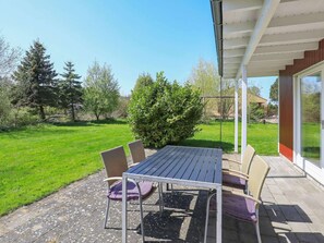 House | Outdoor dining
