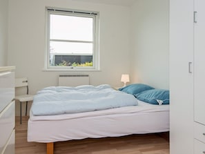 3 bedrooms, cribs/infant beds