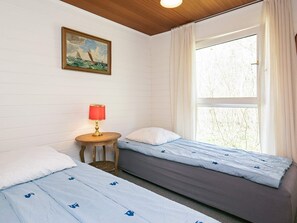 4 bedrooms, individually furnished, cribs/infant beds