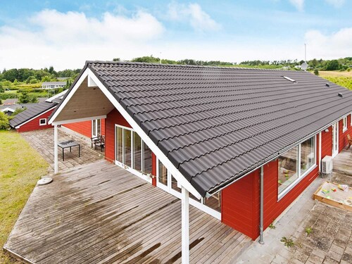 Rustic Holiday Home in Ebeltoft with Hot Tub