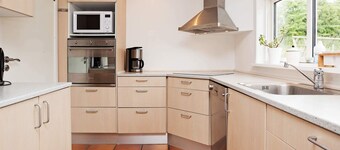 Rustic Holiday Home in Ebeltoft with Hot Tub