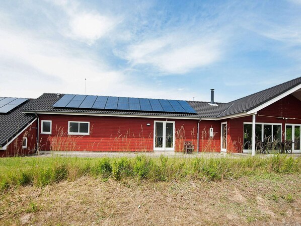 House | Pemandangan dari hartanah