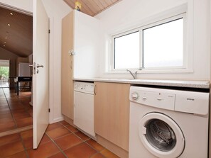 House | Interior - Rustic Holiday Home in Ebeltoft with Hot Tub (Ebeltoft)