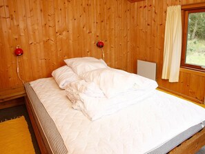 2 Schlafzimmer, individuell eingerichtet