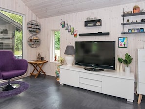 1 bedroom, cribs/infant beds