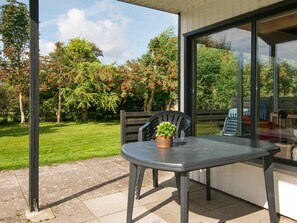 Balcony - Deluxe Holiday Home in Juelsminde With Sauna (Juelsminde)