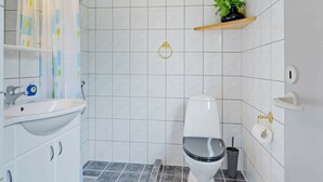 Bathroom - Peaceful Holiday Home in Hemmet With Terrace (Hemmet)