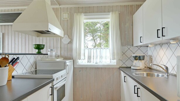 Coffee/tea maker, fridge, microwave, stovetop - Peaceful Holiday Home in Hemmet With Terrace (Hemmet)