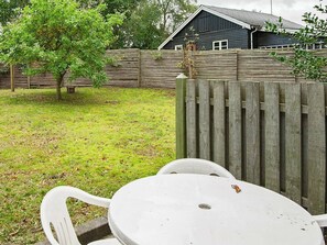 Balcony - Delightful Holiday Home in Glesborg With Roofed Terrace (Glesborg)
