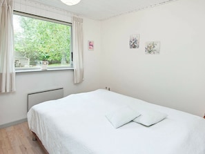 3 bedrooms, cots/infant beds - Delightful Holiday Home in Glesborg With Roofed Terrace (Glesborg)