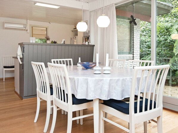 Coffee/tea maker, fridge, microwave, stovetop - Delightful Holiday Home in Glesborg With Roofed Terrace (Glesborg)