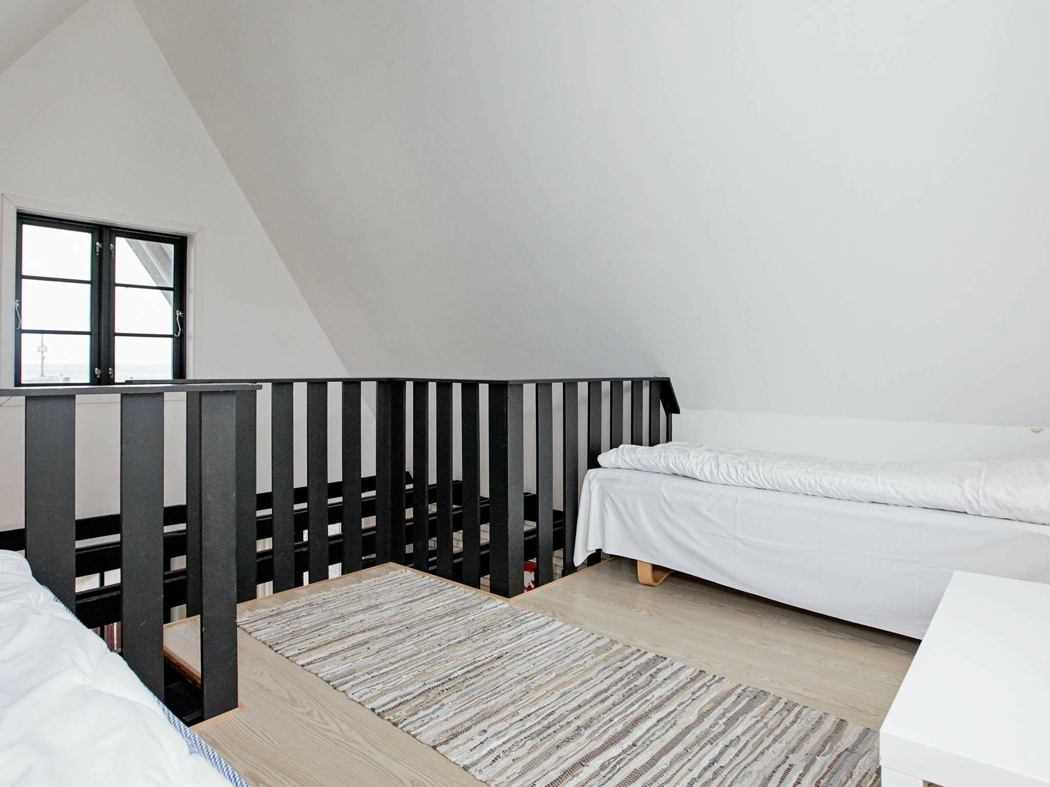 1 bedroom, cots/infant beds