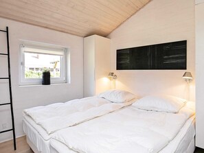 House | 3 bedrooms, individually furnished - 4 Person Holiday Home in Blavand (Blavand)