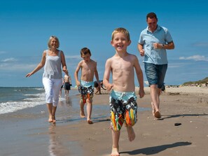 House | Beach - 4 Person Holiday Home in Blavand (Blavand)