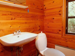 Shower - Peaceful Holiday Home in Laeso Denmark near Beach (Læsø)