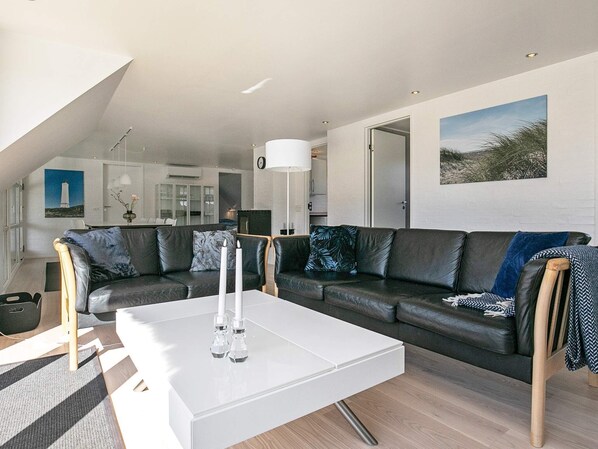 DVD player - Luxurious Holiday Home in Blavand With Private Swimming Pool (Blavand)