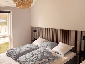 4 bedrooms, individually furnished, cribs/infant beds
