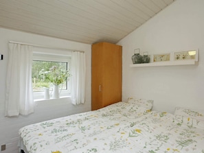 3 bedrooms, individually furnished - 5 Person Holiday Home in Blavand (Blavand)