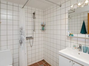 Bathroom - 5 Person Holiday Home in Blavand (Blavand)