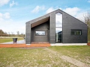 3 bedrooms, cots/infant beds - Charming Holiday Home With Private Whirlpool at Jutland (Toftlund)