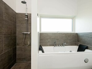 Bathroom - Charming Holiday Home With Private Whirlpool at Jutland (Toftlund)