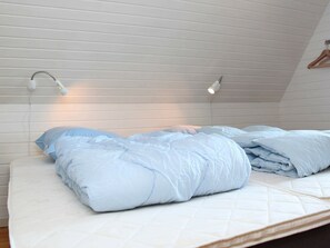 3 bedrooms, cots/infant beds, individually furnished - Countryside Holiday Home in Blåvand near Sea (Blavand)