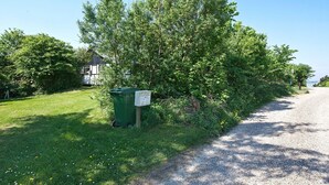 Unclassified image, 4 of 23, button