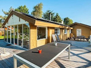 House | 3 bedrooms, individually furnished, cribs/infant beds