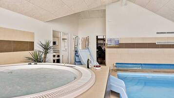 Casa | Piscina | Piscina interna, piscina externa