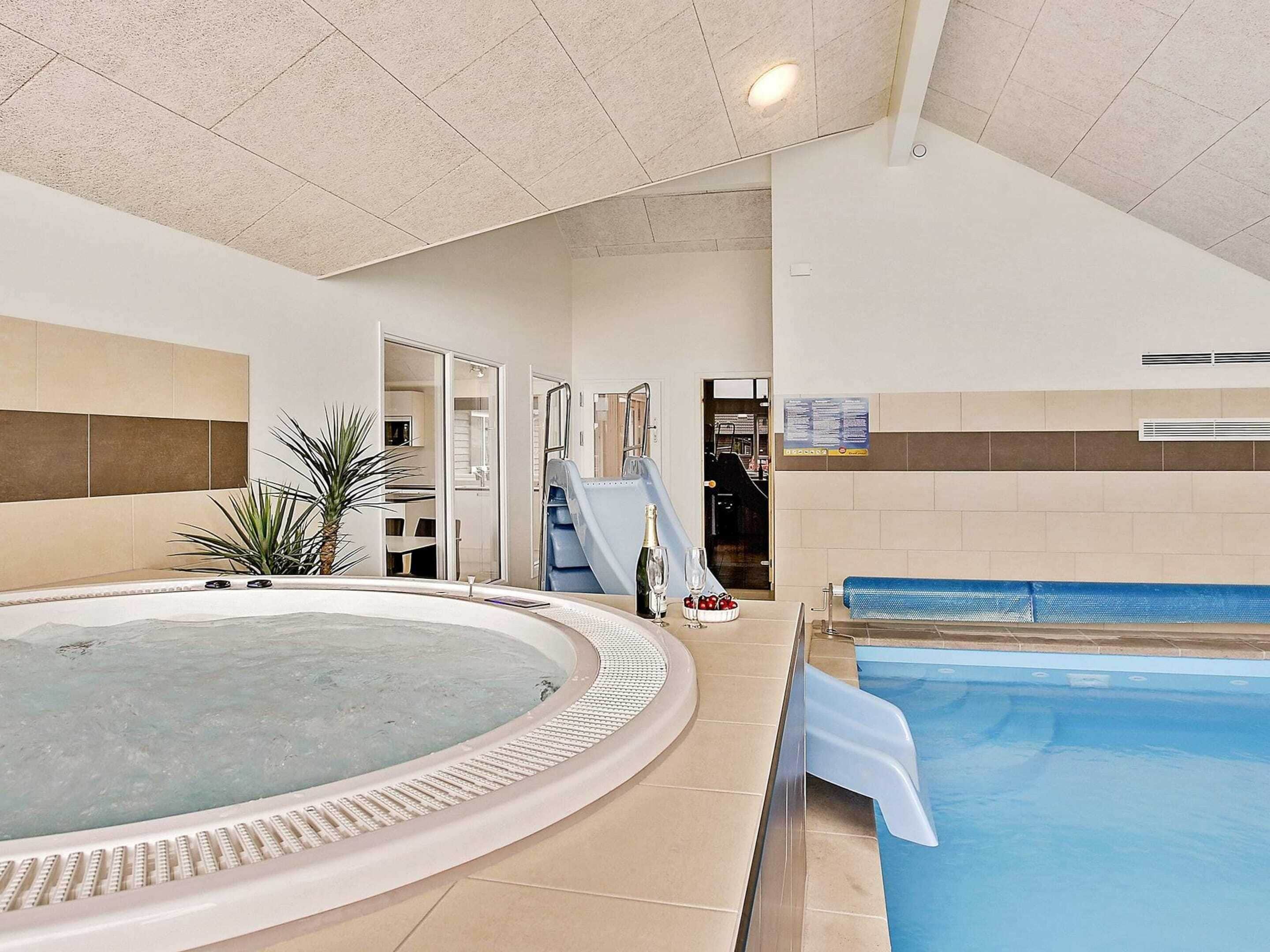 Ferienhaus | Pool | Innenpool, Außenpool