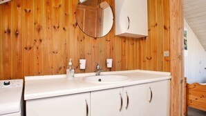 Bathroom - Luxurious Holiday Home in Brovst Near the Sea (Brovst)