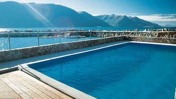 Apartment | Pool | Outdoor pool