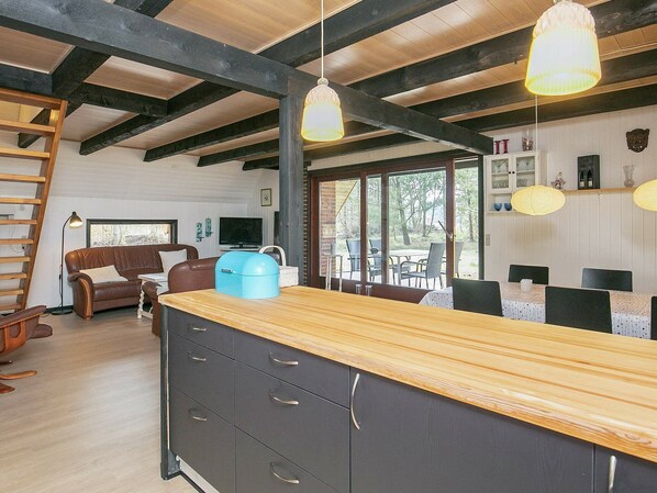 Casa | Cozinha privada | Geladeira, cooktop, lava-louças, cafeteira/chaleira