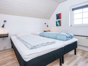 6 bedrooms, individually furnished - 12 Person Holiday Home in Harboore-by Traum (Harboore)