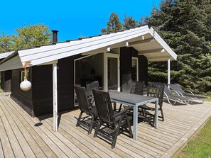 House | Outdoor dining - 4 Person Holiday Home in Lokken (Lokken)
