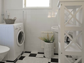 Shower - Holiday Home in Hakenäset (Hakenäset)