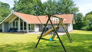 Exterior - Homely Holiday Home in Juelsminde near Sea (Juelsminde)