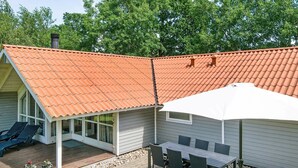 Balcony - Homely Holiday Home in Juelsminde near Sea (Juelsminde)