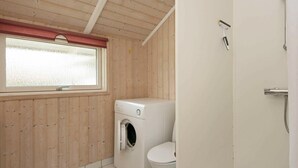 Bathroom - Homely Holiday Home in Juelsminde near Sea (Juelsminde)