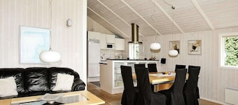 Cozy Holiday Home in Hadsund near Family Friendly Beach