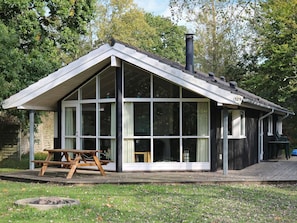 House | Exterior - Cozy Holiday Home in Hadsund near Family Friendly Beach (Hadsund)