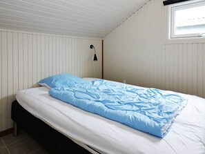 4 bedrooms, cribs/infant beds