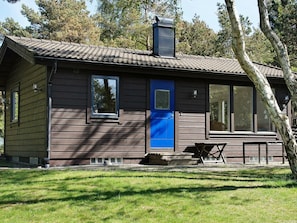 Exterior - 6 Person Holiday Home in Laholm (Skummesloevsstrand)