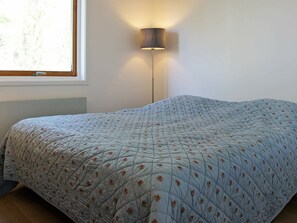 2 bedrooms, individually furnished - 6 Person Holiday Home in Laholm (Skummesloevsstrand)