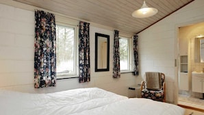 4 bedrooms, cribs/infant beds - 8 Person Holiday Home in Albaek (Aalbaek)