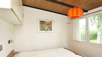 2 bedrooms, cots/infant beds