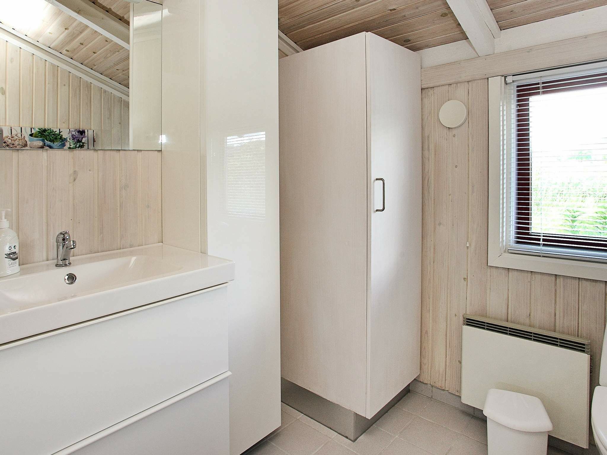 3 bedrooms, cribs/infant beds