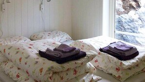 3 bedrooms, individually furnished - 6 Person Holiday Home in Ølen (Vindafjord)