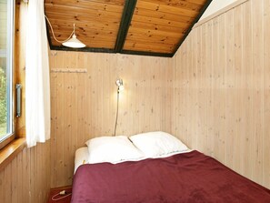 3 bedrooms, cribs/infant beds